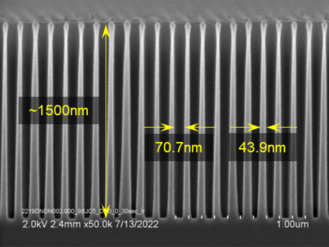AMAG7 HARhole, 1.5 µm depth, SiO2 on Si, C60P120 anchor target